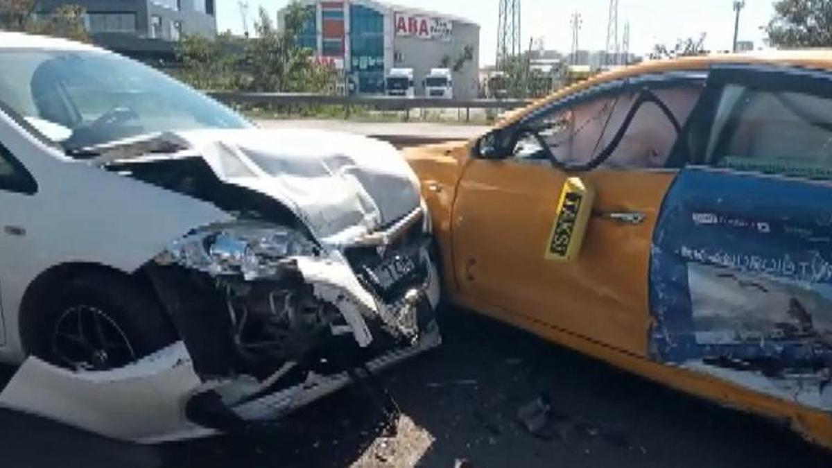 Sancaktepe TEM'de zincirleme kaza; 8 yaralı