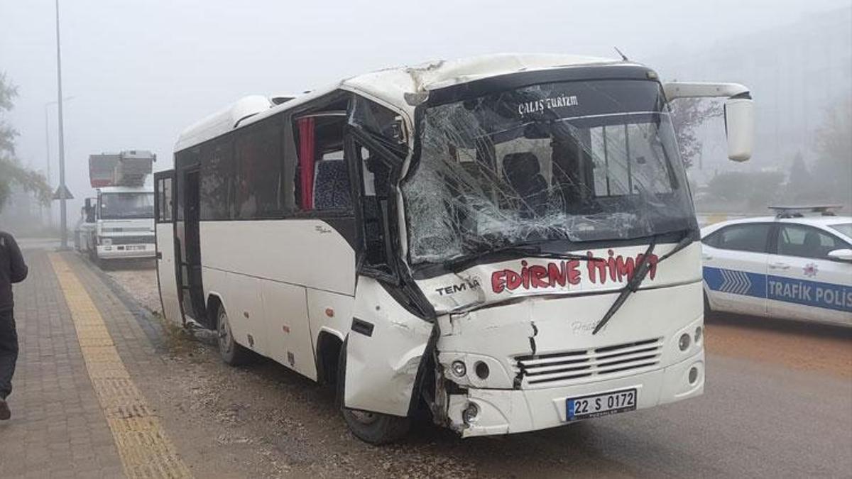 Edirne'de servis midibüsü kazası: 20 yaralı