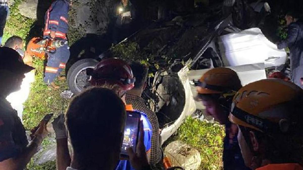 50 metreden şarampole uçan otomobilde bir aile yok oldu