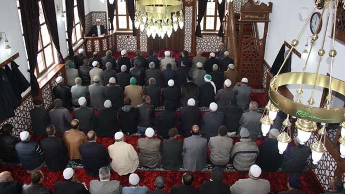 Cuma namazı saati 30 Eylül 2022 vakitleri! Diyanet Cuma ezanı kaçta okunacak, İstanbul, Ankara, İzmir ve tüm illerde bugün Cuma namazı saat kaçta kılınacak?