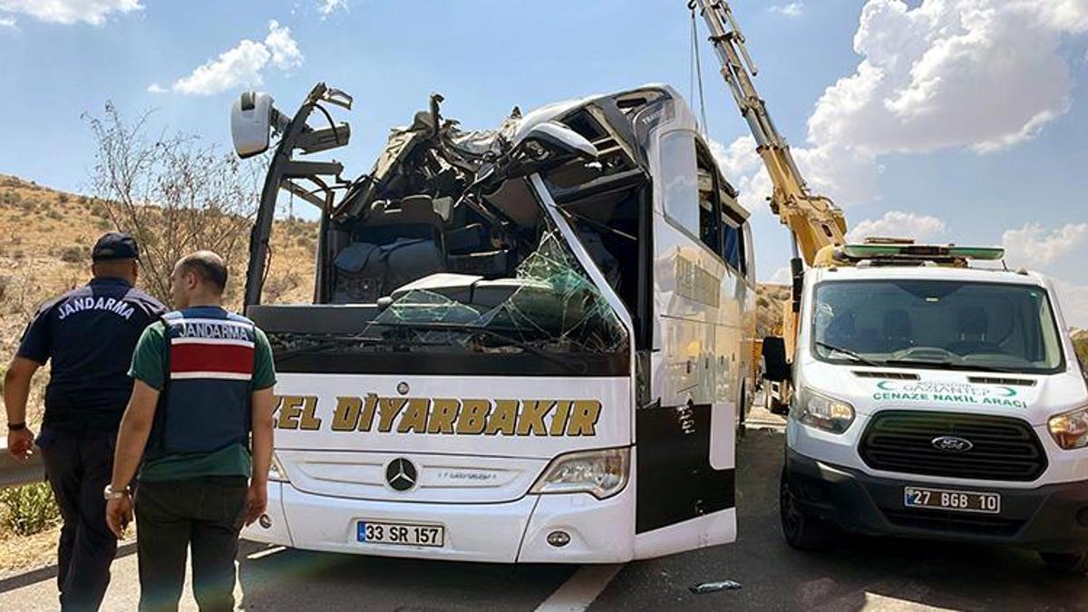 Otobüs şoförü, 16 kişinin öldüğü kaza öncesi perdeyi düzeltmeye çalışmış