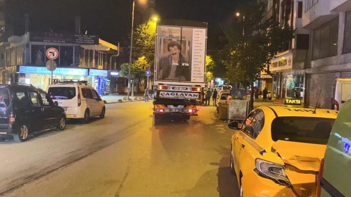 Bayrampaşa'da el freni çekilmeyen kamyonet taksiye çarptı: 4 yaralı