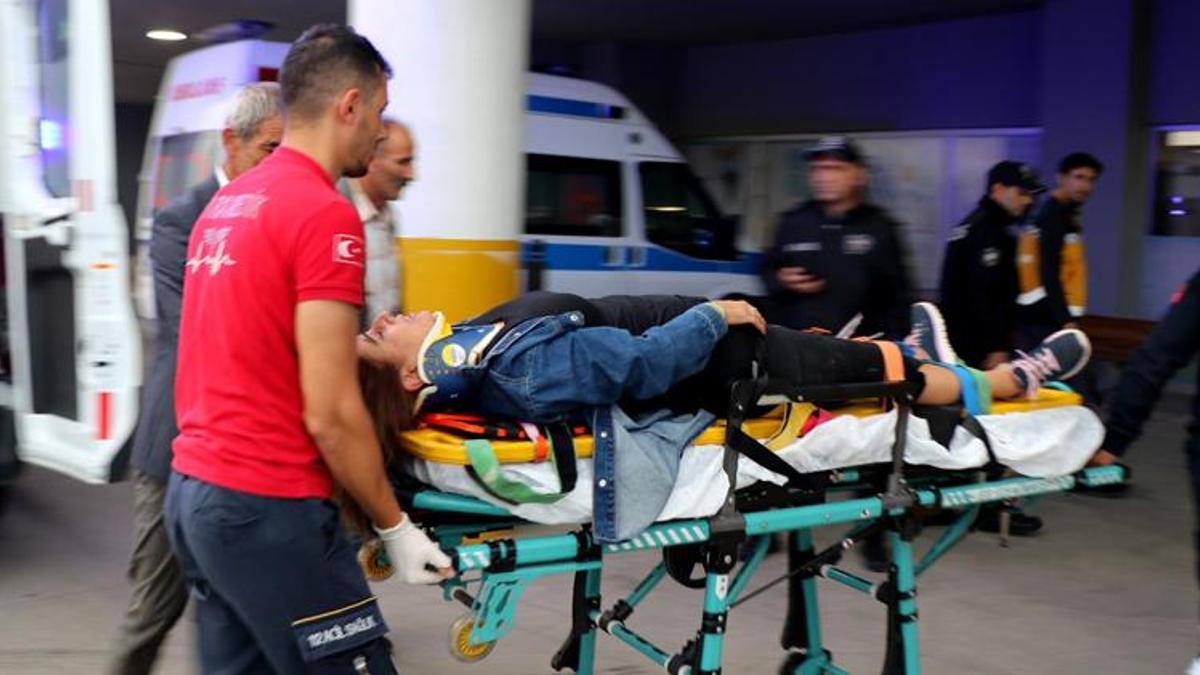 Erzincan’da midibüs devrildi: 21 yaralı