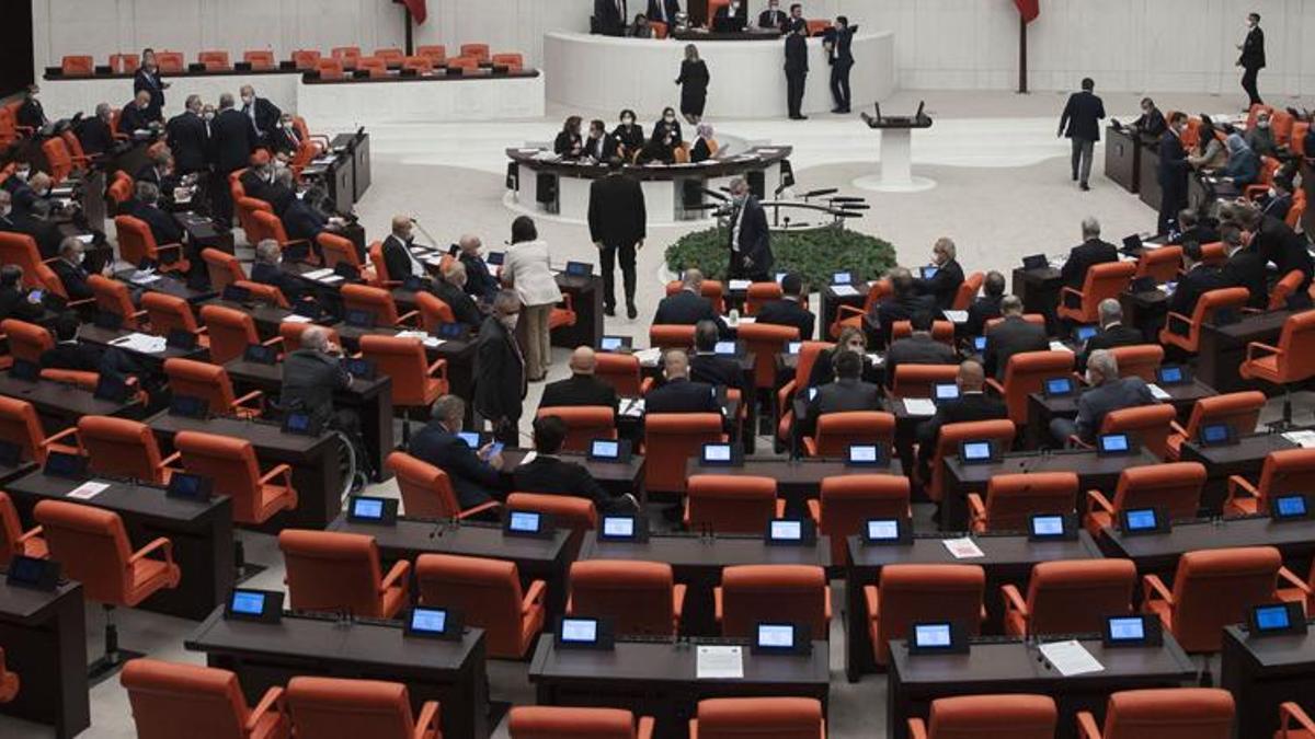 AK Parti'de başörtüsüyle ilgili Anayasa değişikliği mesaisi