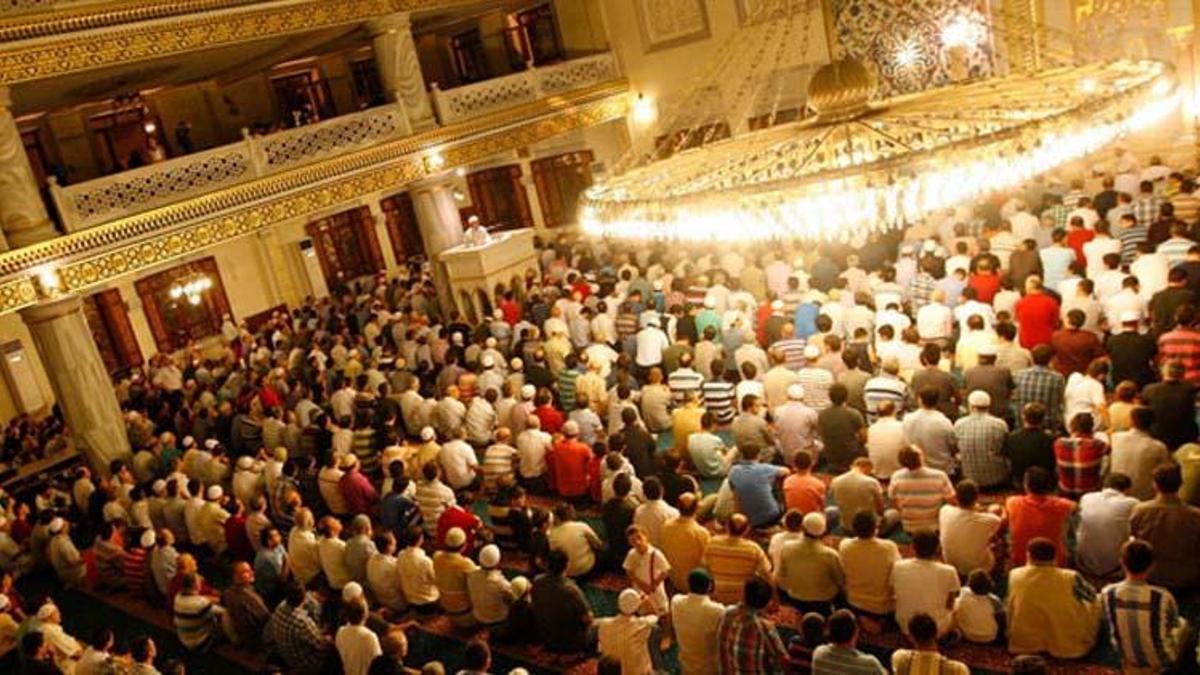Kandil namazı saat kaçta, Mevlid Kandili namazı nasıl kılınır, kaç rekat? Diyanet Mevlid Kandili namazına nasıl niyet edilir? Kandil namazı kılınışı ve saati!