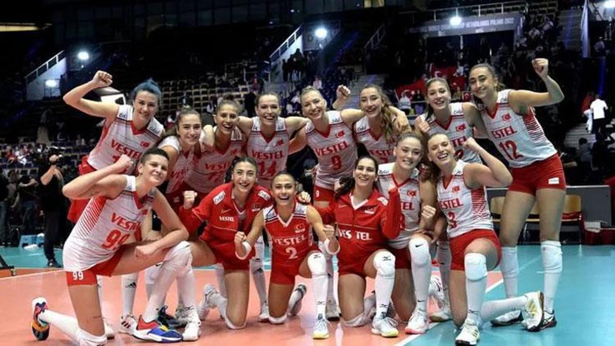 Dünya Voleybol Şampiyonası'nda Filenin Sultanları ABD'ye 3-1 kaybetti