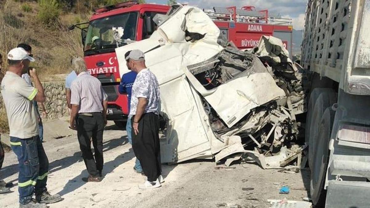Adana'da zincirleme kaza: 3 ölü, 2 yaralı