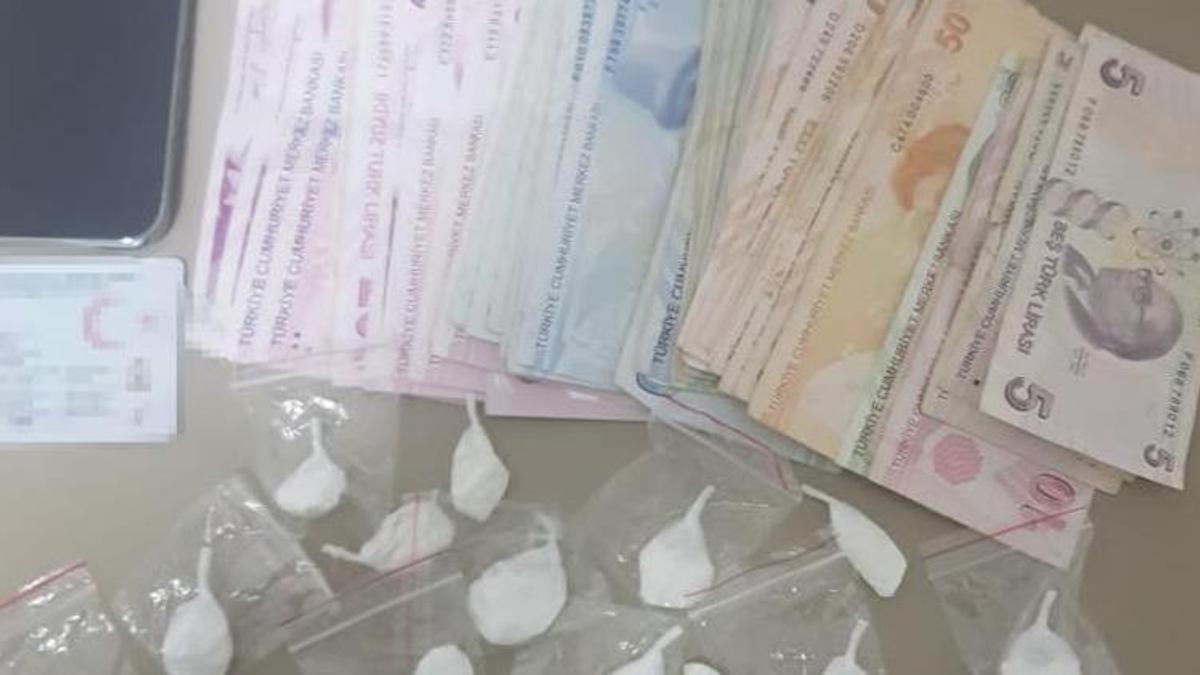 İstanbul’da akıl almaz torbacı düzeneği kamerada: Zuladan kokain fışkırdı