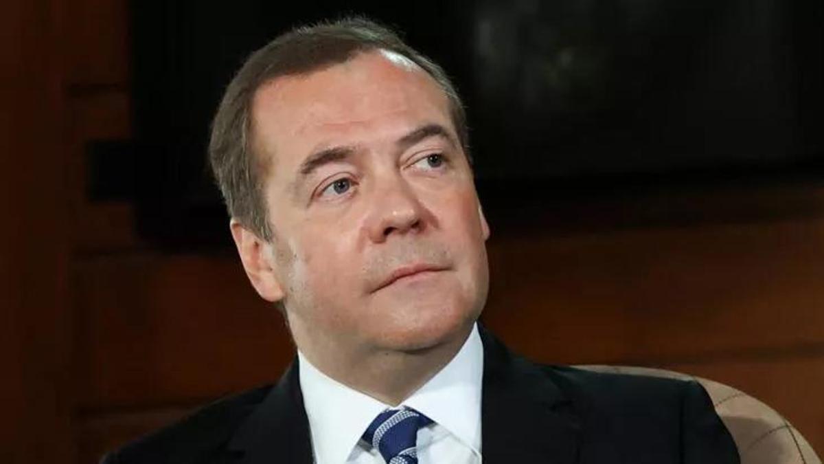Ukrayna, Rusya’nın eski Başbakanı Medvedev'i arananlar listesine aldı