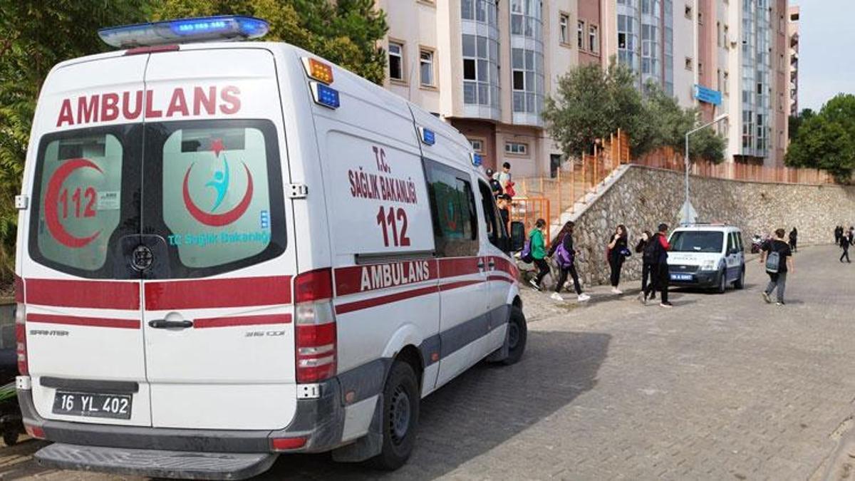 Okulun 4'üncü kat penceresinden düşen liseli Sudenur, ağır yaralandı