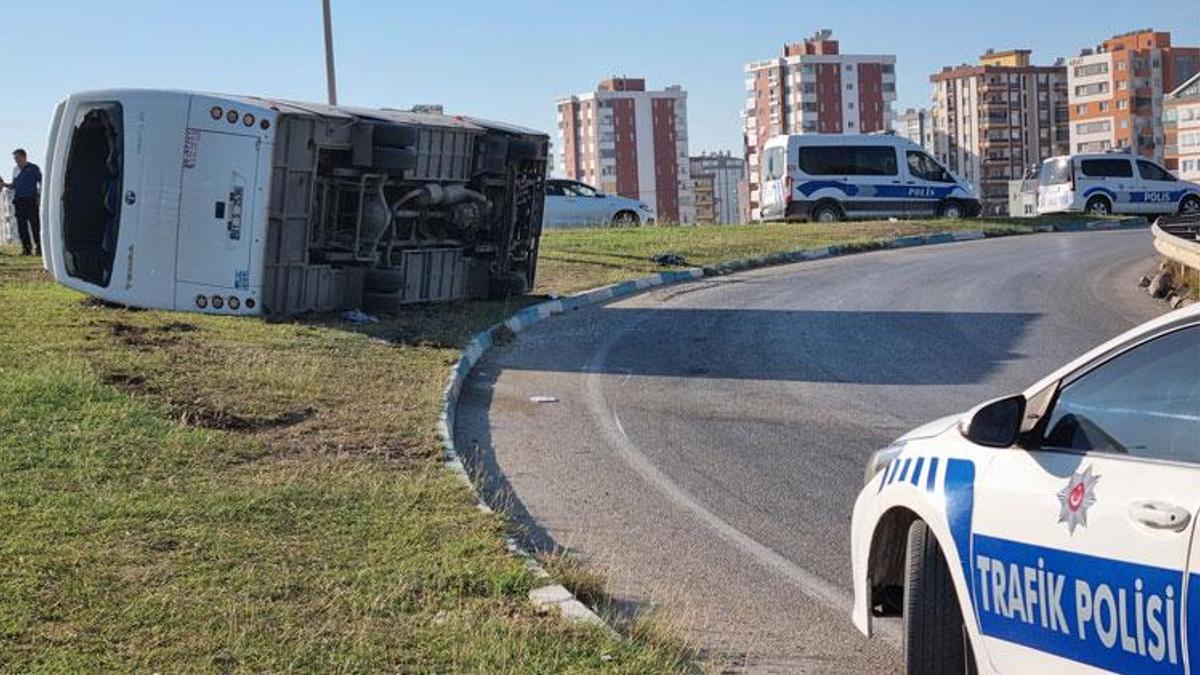 Adana'da işçi servisi devrildi: 2'si ağır 16 yaralı