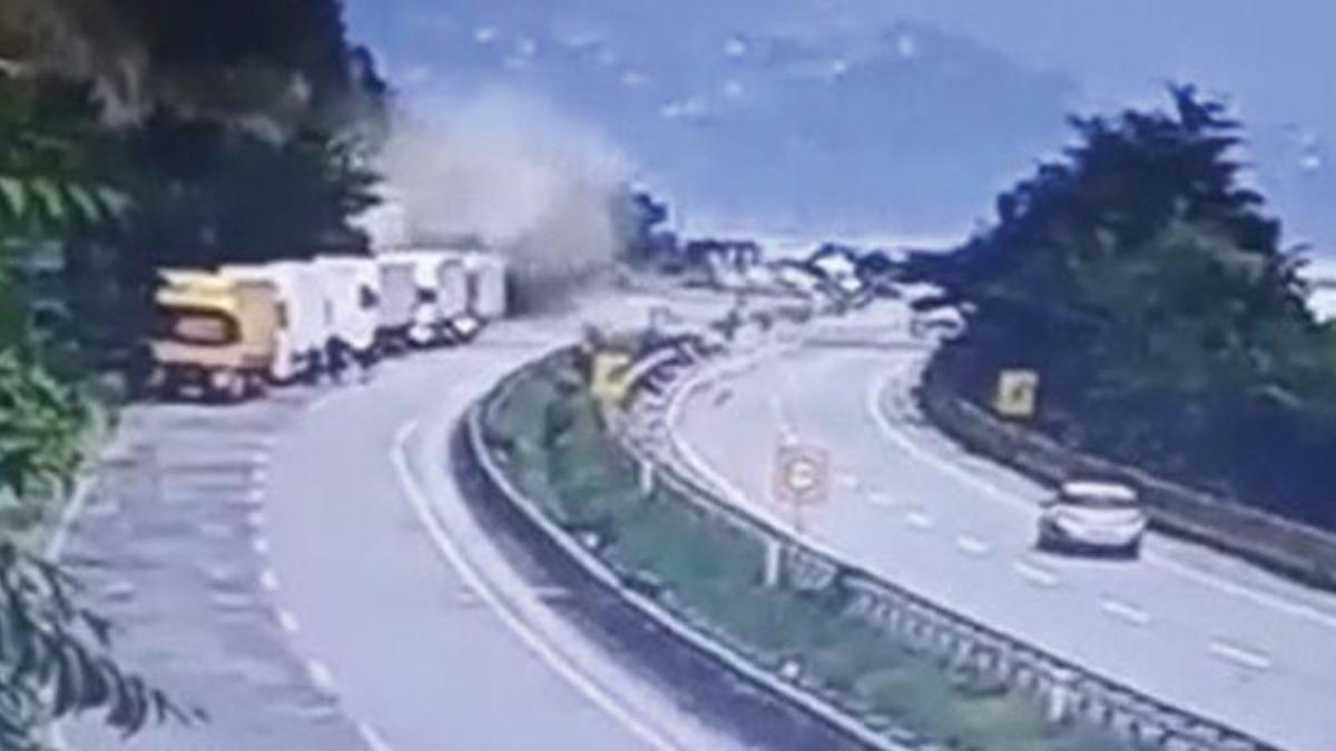 Yine aynı yer yine heyelan! Karayolu ulaşıma kapandı