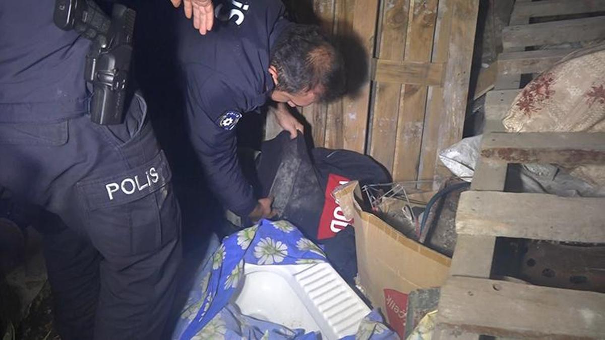 Hırsızlık şüphelisi uyuyor numarası yaptı, polisi görünce 'Ben neredeyim' dedi