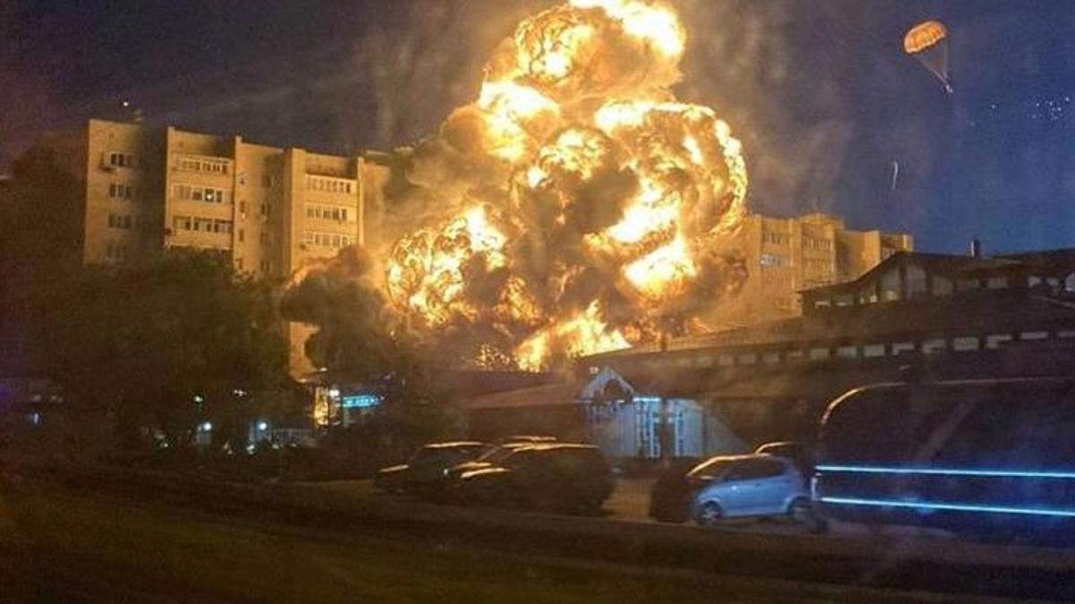 Rusya'da savaş uçağı yerleşim bölgesine düştü
