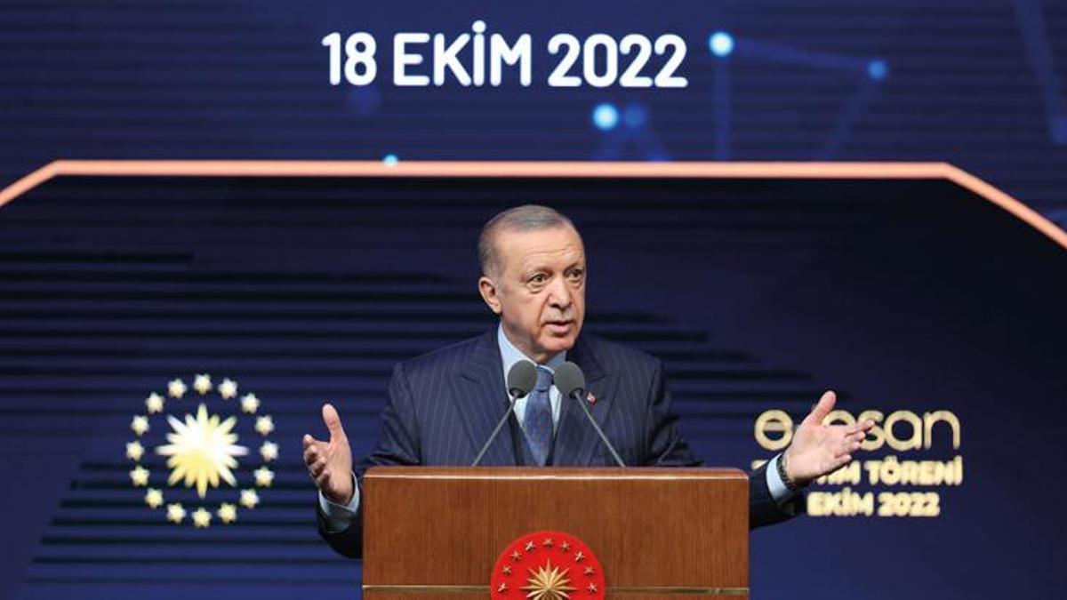 Cumhurbaşkanı Erdoğan'dan gençlere staj müjdesi: Asgari ücret seviyesine yükseltiyoruz