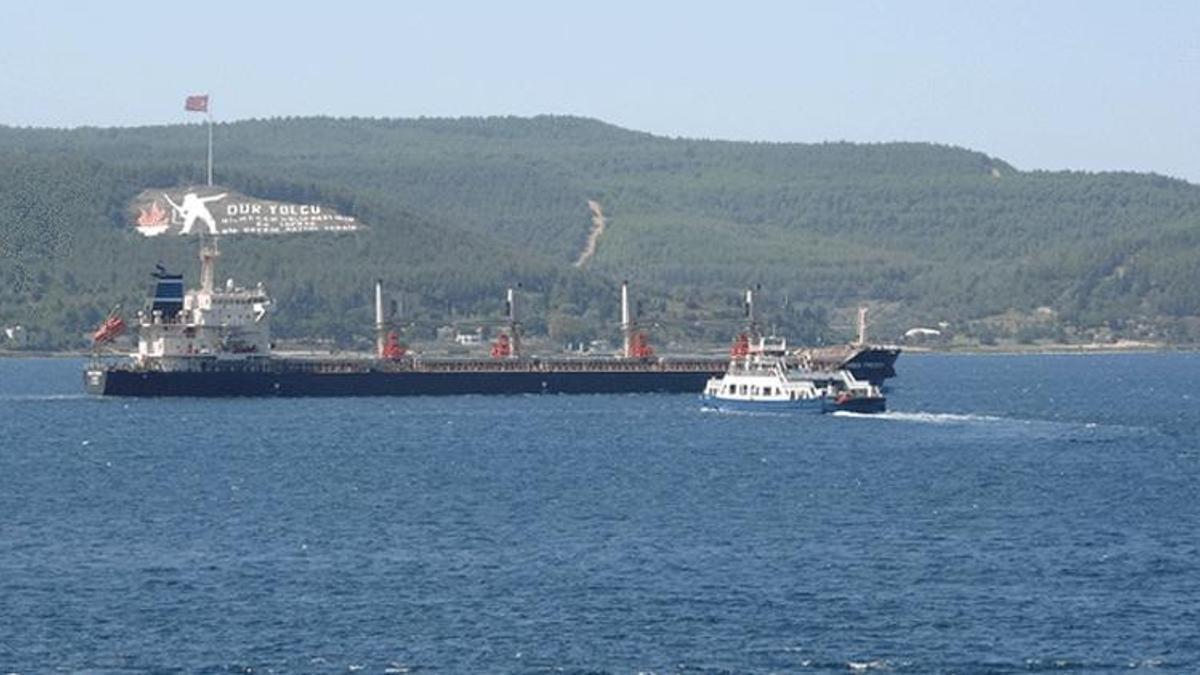 Çanakkale'de boğaz trafiğine 'sis' engeli