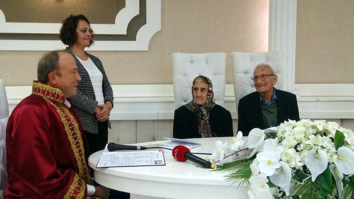 Gelin 90, damat 77 yaşında! Sağlık ocağında başlayan aşk nikah masasına taşındı