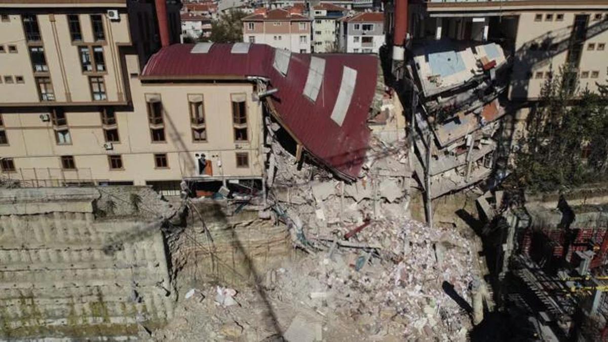 İstanbul'da üniversitedeki göçükle ilgili soruşturma başlatıldı