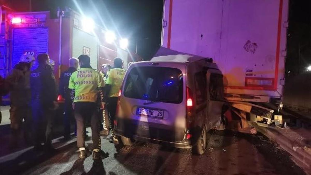 Hafif ticari araç park halindeki TIR'a çarptı: 1 ölü