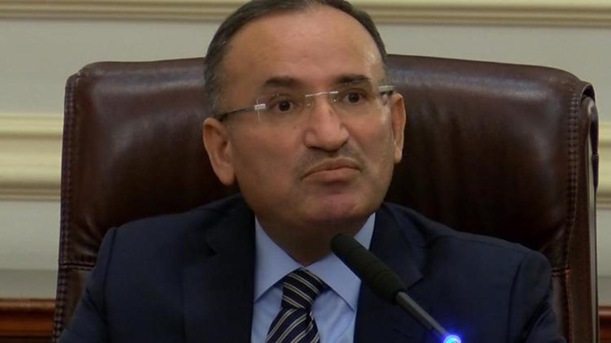 Adalet Bakanı Bozdağ: Hem başı açık hem de örtülü olan herkes için anayasal teminat getiriyoruz
