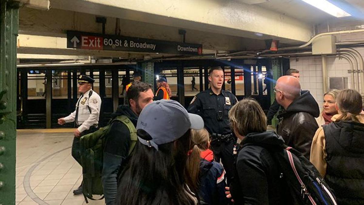 Kıyafeti metronun kapısına sıkışan genç öldü!