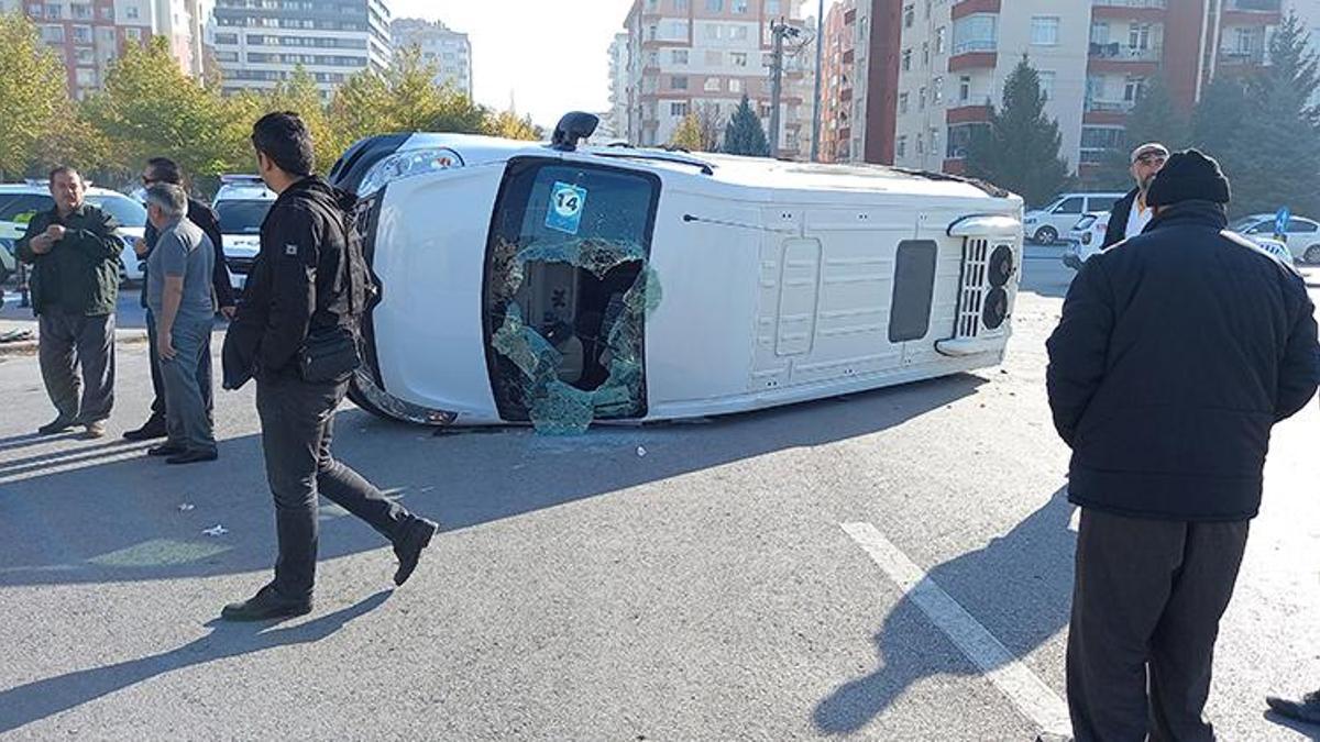 Konya'da okul servisi ile otomobil çarpıştı! Çok sayıda öğrenci yaralı