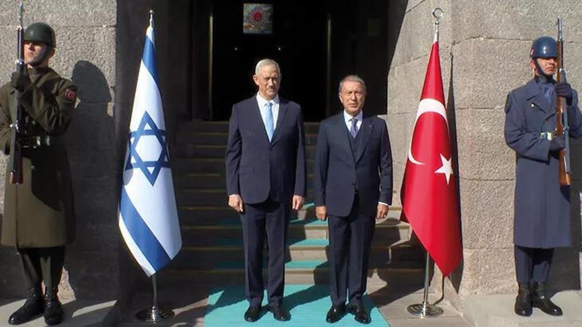 Bakan Akar, İsrailli mevkidaşıyla bir araya geldi