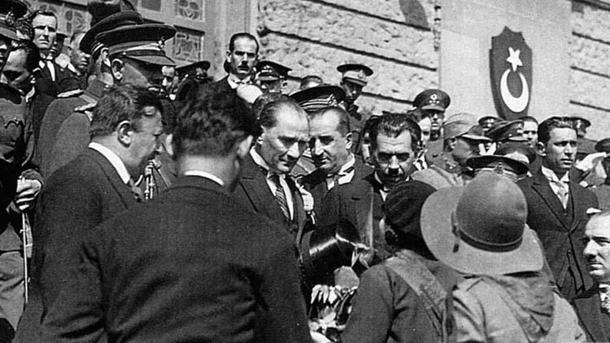 Efendiler yarın cumhuriyeti ilan edeceğiz sözü ne zaman söylendi, nerede? Efendiler yarın cumhuriyeti ilan edeceğiz sözünün hikayesi…