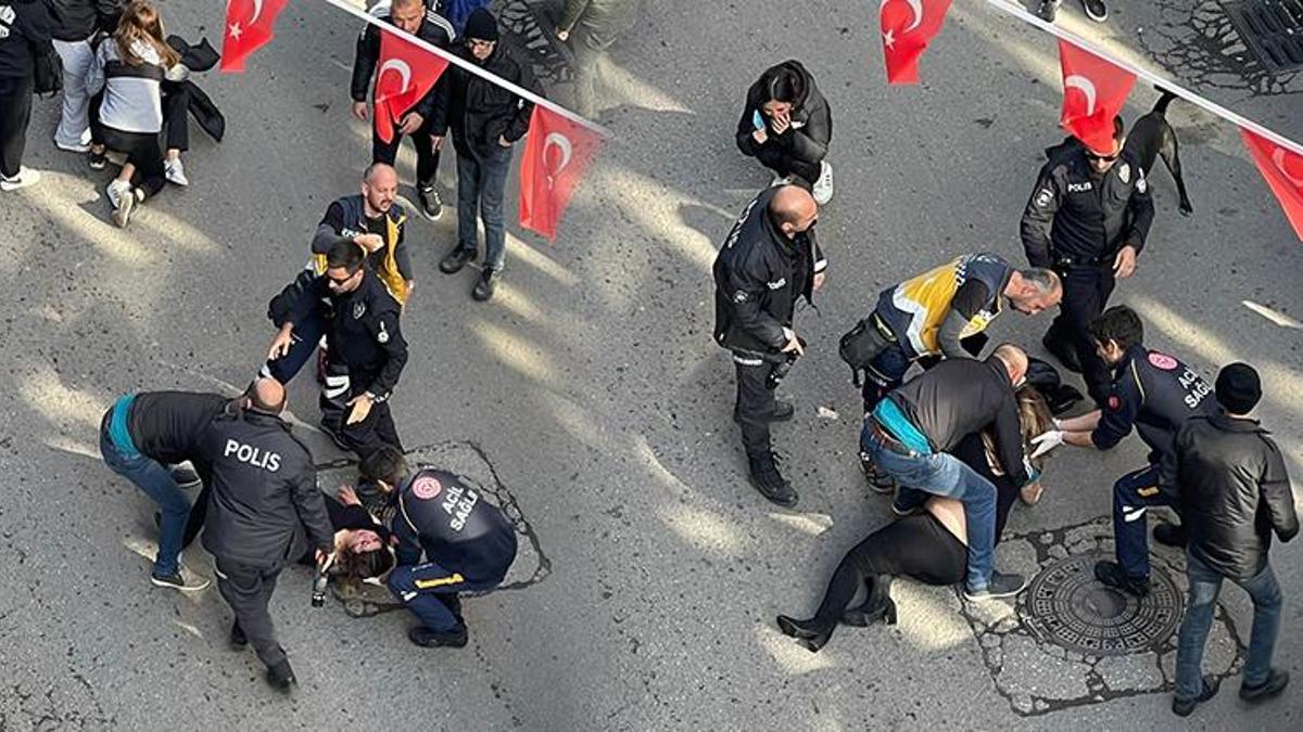 İki genç kız sokak ortasında kavga etti! Birbirlerine biber gazı da sıktılar