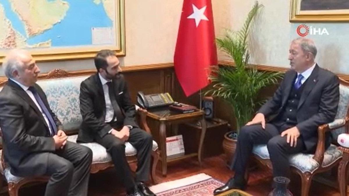 Milli Savunma Bakanı Akar, oyuncu Haktanır ile görüştü