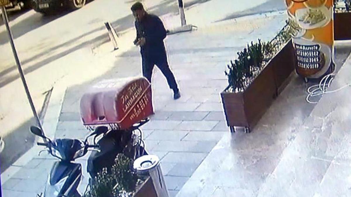 Avcılar'da motosiklet hırsızlığı! Kimseye aldırmadı