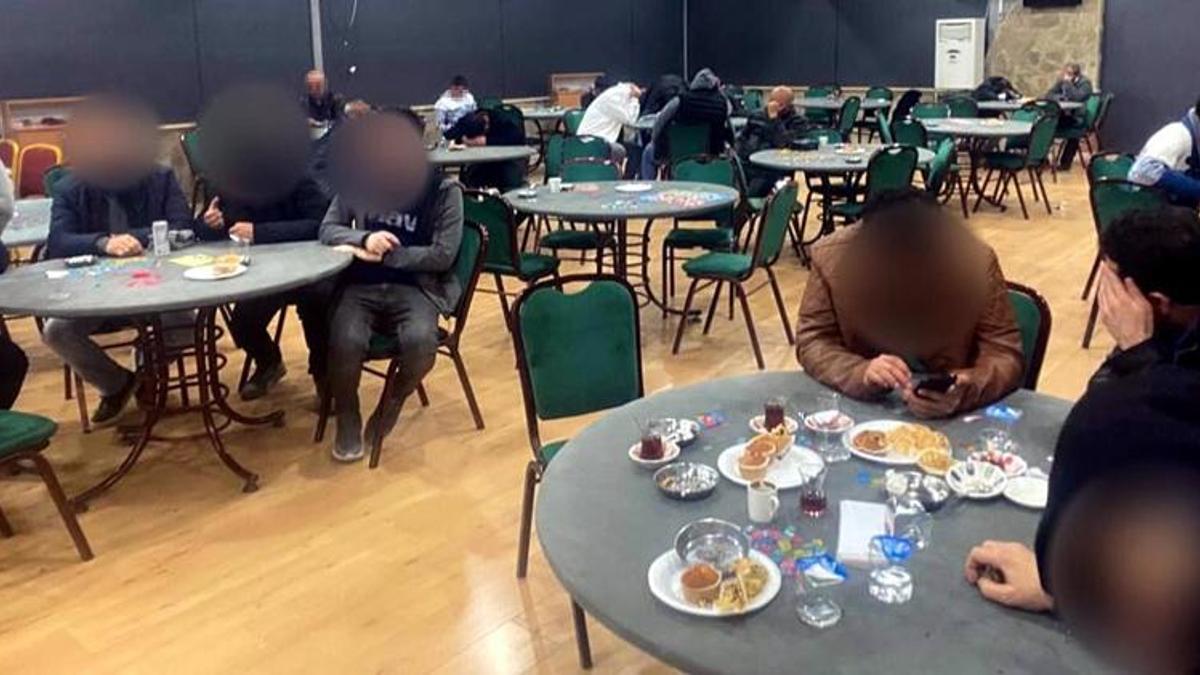 İzmir'de 'kumar' baskını; 47 kişiye 85 bin lira ceza