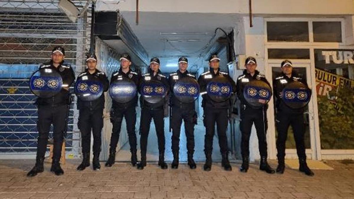 Polisten aynı adrese kumar baskını;kumar malzemelerini kimyasal ile eritmişler