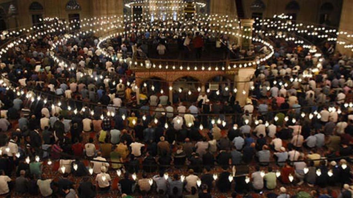 Ay tutulması namazı | Husuf namazı nasıl kılınır, kaç rekattır? Ay tutulması namazı husuf namazı ne zaman, saat kaçta kılınır?