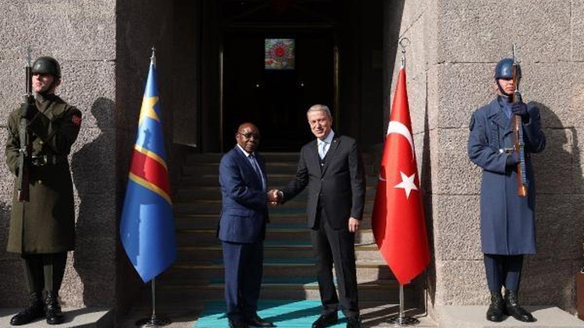 Bakan Akar, Kongolu mevkidaşıyla görüştü