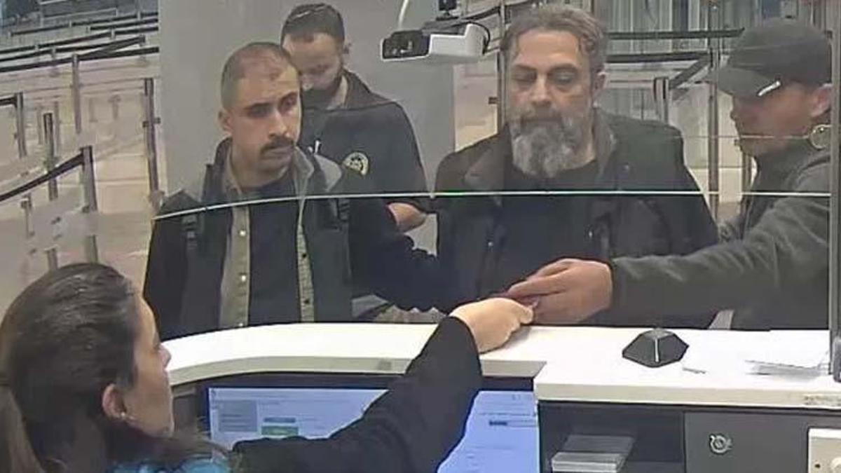 Salih Akkurt kimdir? Kırmızı bültenle aranan Salih Akkurt Türkiye'ye getirildi!