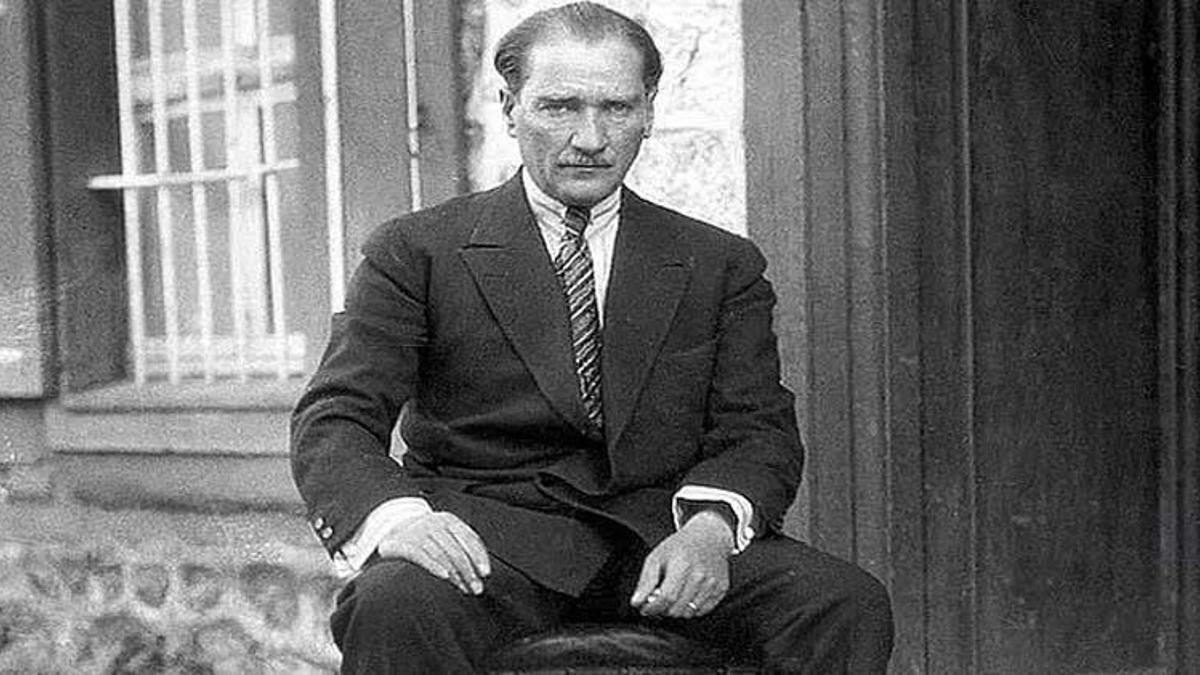 Atatürk'ün sevdiği şarkılar! Atatürk en çok hangi yemeği, türküyü, rengi severdi, hangi takımlıydı?