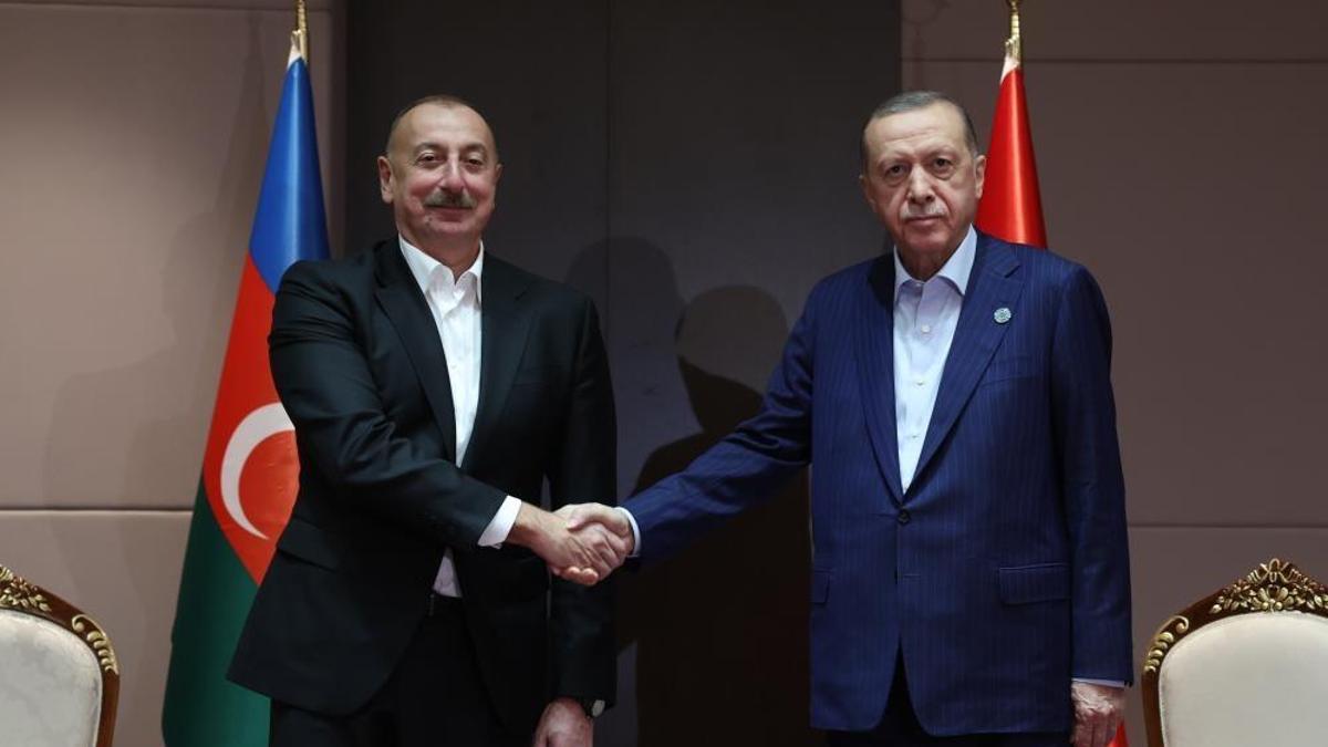 Cumhurbaşkanı Erdoğan, Azerbaycan Cumhurbaşkanı Aliyev ile bir araya geldi