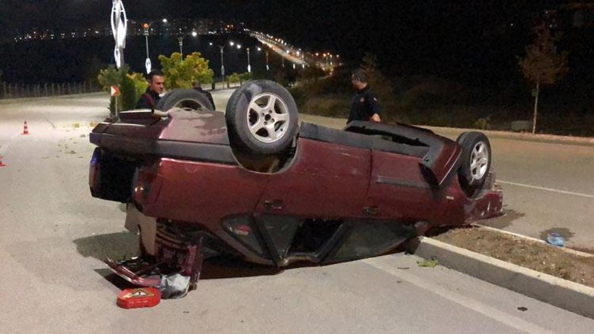 Elazığ’da otomobil takla attı: 3 yaralı