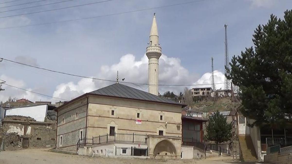 İki asırlık 'çivisiz cami' zamana meydan okuyor