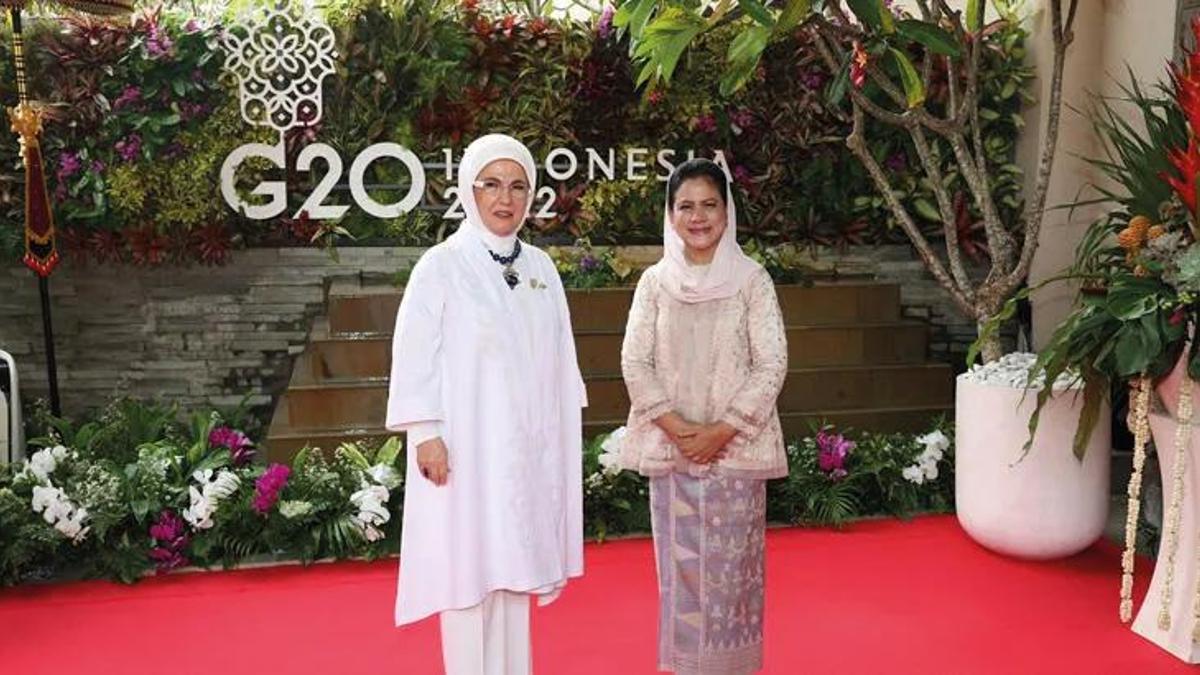 Emine Erdoğan G-20 Zirvesi'nde lider eşleriyle bir araya geldi