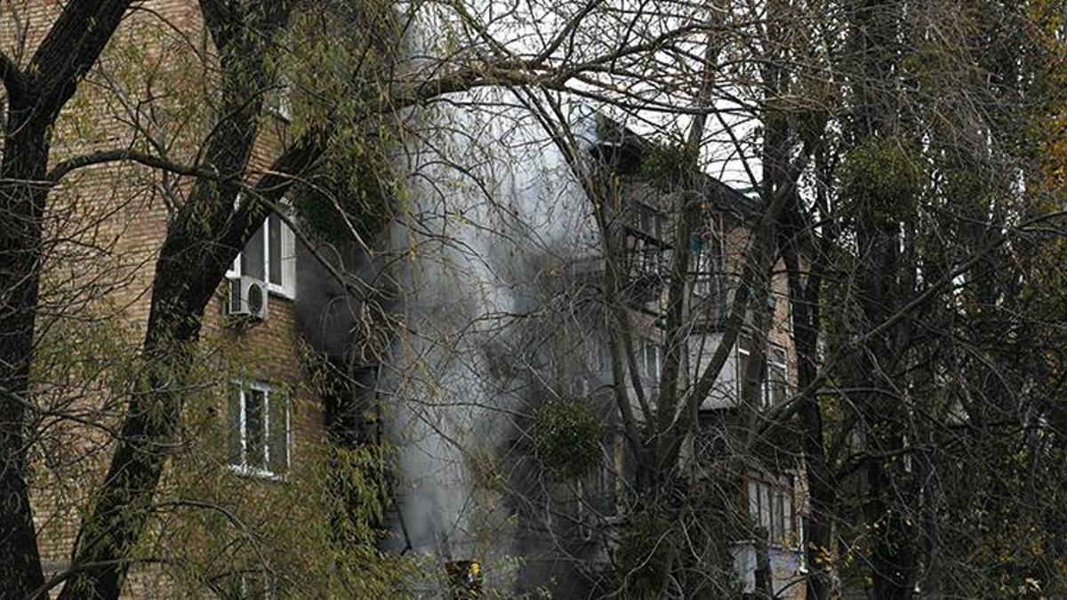 Kiev'de patlama sesleri! 2 bina vuruldu