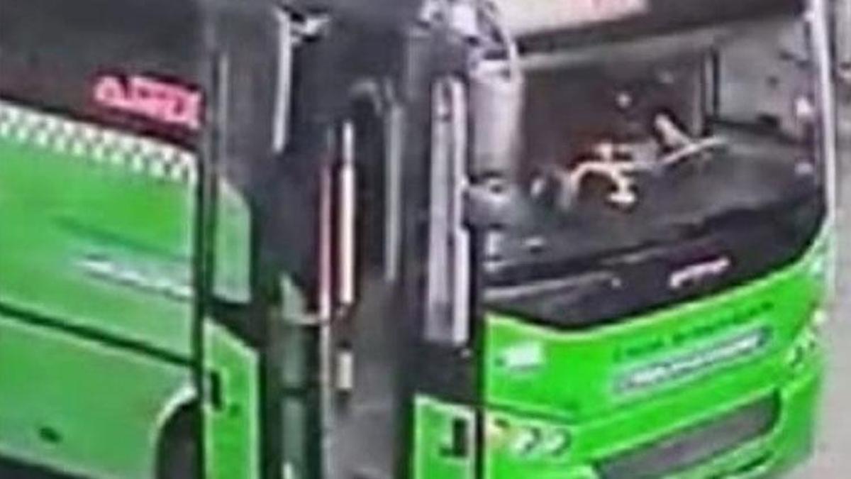 Kocaeli'nde hareketli saatler! Tartıştığı yolcuyu bıçaklayıp, otobüsü gasbederek kaçtı