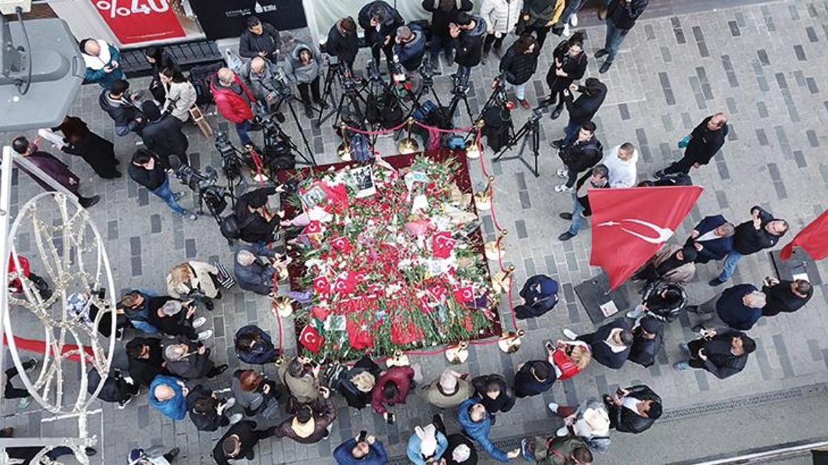 İstiklal Caddesi'nde Teröre Karşı Birlik Yürüyüşü düzenlendi