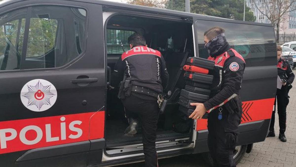 Durdurulan minibüste 10 tabanca ele geçirildi; 2 gözaltı