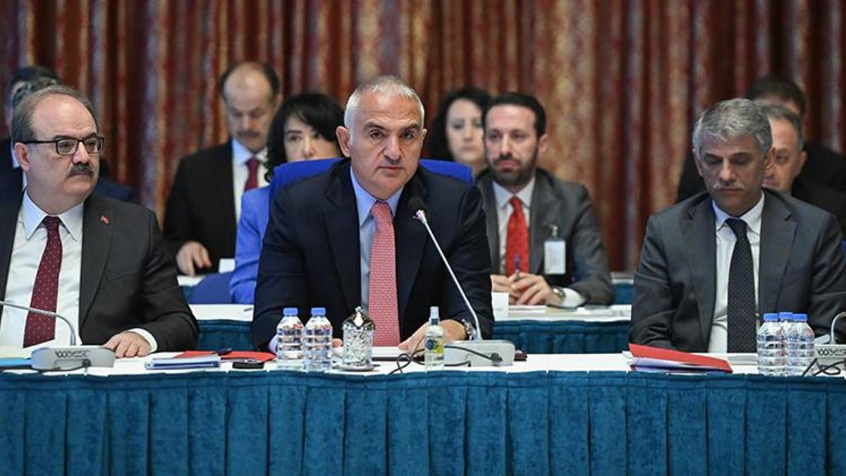 Bakan Ersoy: Turizm geliri 35 milyar doları aştı
