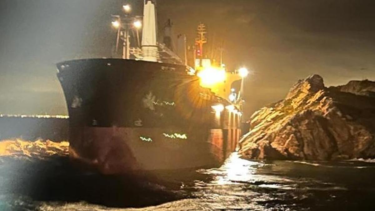 Marmara denizinde tahıl gemisi karaya oturdu
