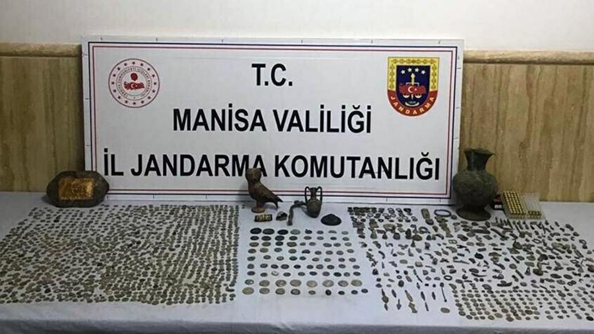 Helenistik ve Roma dönemlerine ait 2 bin 384 tarihi eser ele geçirildi