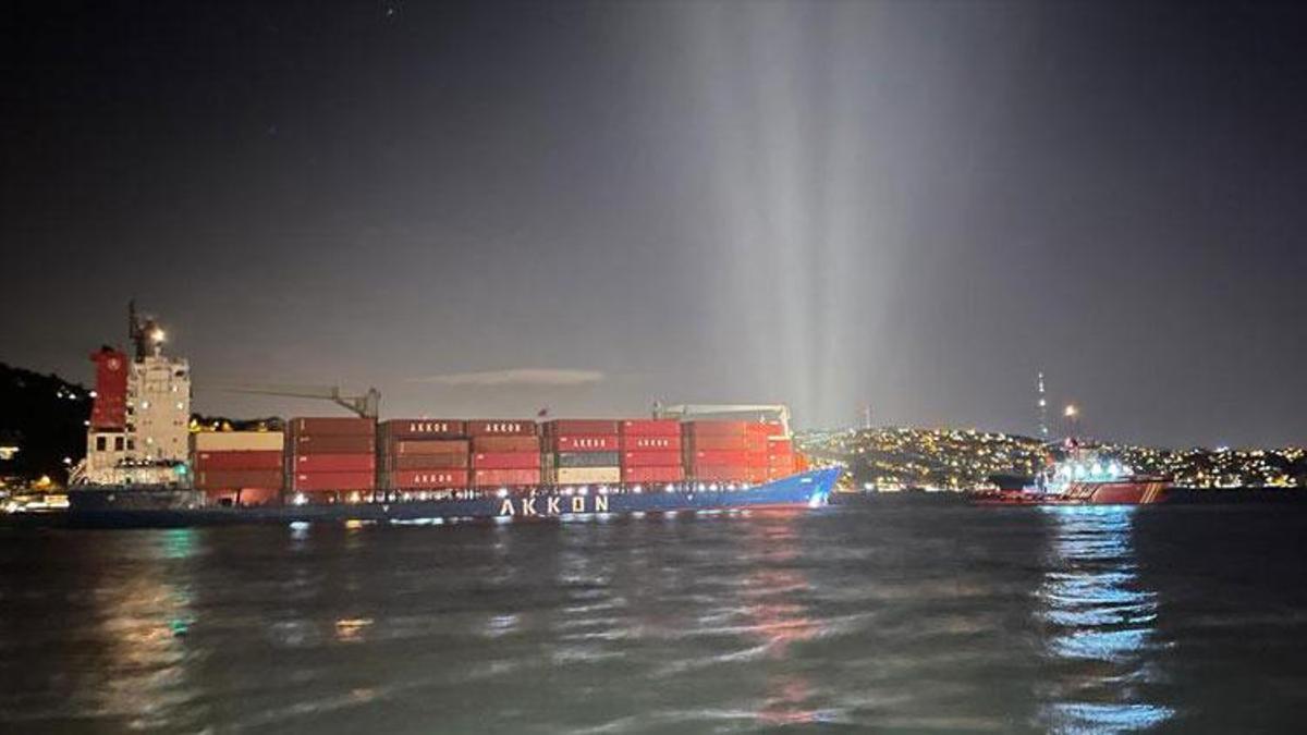 Gemi makine arızası yaptı, İstanbul Boğazı trafiğe kapatıldı