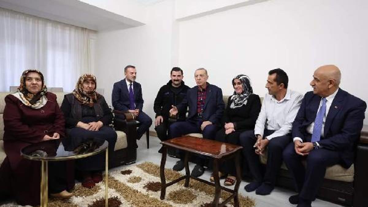 Cumhurbaşkanı Erdoğan, Artvinli ailenin evine konuk oldu